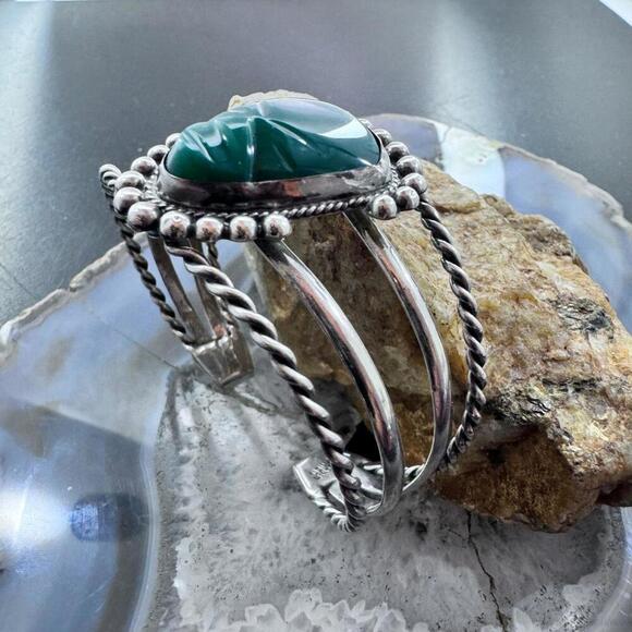 Vintage Mexican Sterling Silver Curved Tribal Mask Face Green Onyx Bracelet - Picture 5 of 10